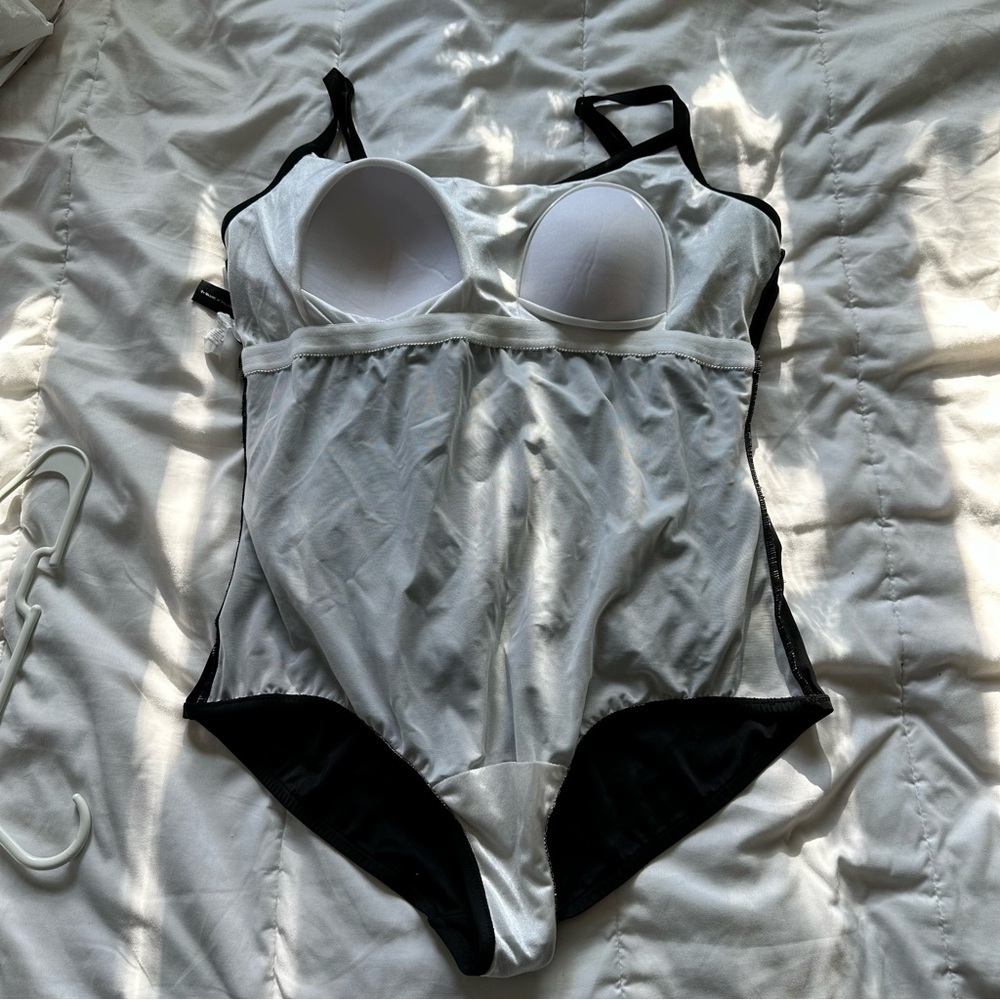 EUC Maxine of Hollywood Azul Plus20W Wide Black&White Floral Vines tankini - Picture 5 of 14